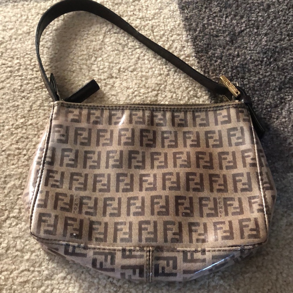 Small Fendi bag- tough zipper